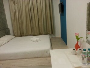 Deluxe Double Room | Desk, iron/ironing board, free WiFi - KK Hotel Nilai 3 (Nilai)
