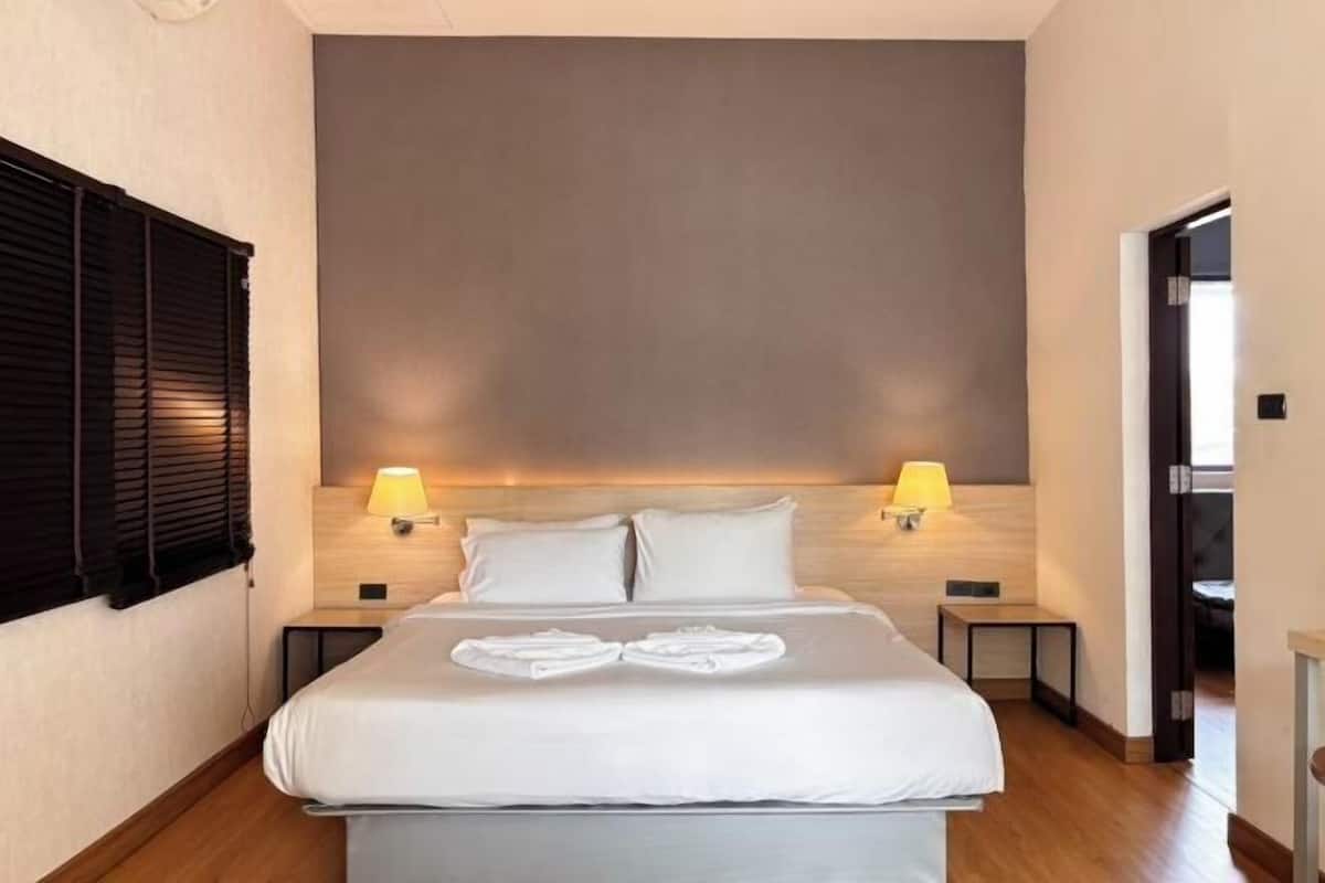 In-room safe, desk, blackout curtains, free WiFi