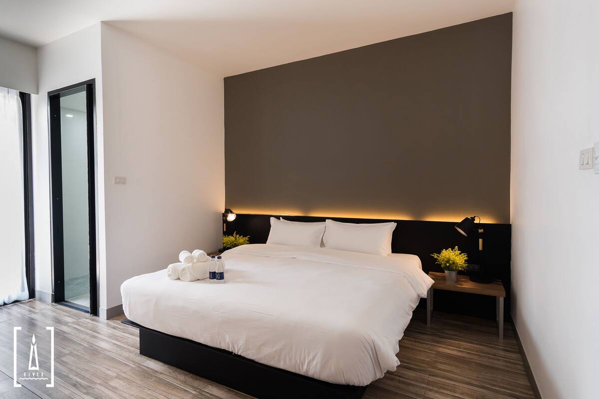 Standard Double Room | In-room safe, desk, blackout drapes, WiFi (free)