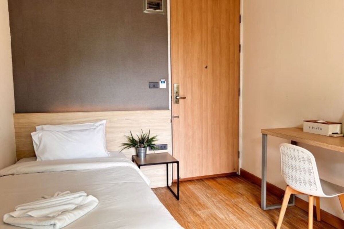 Coffres-forts dans les chambres, bureau, rideaux occultants