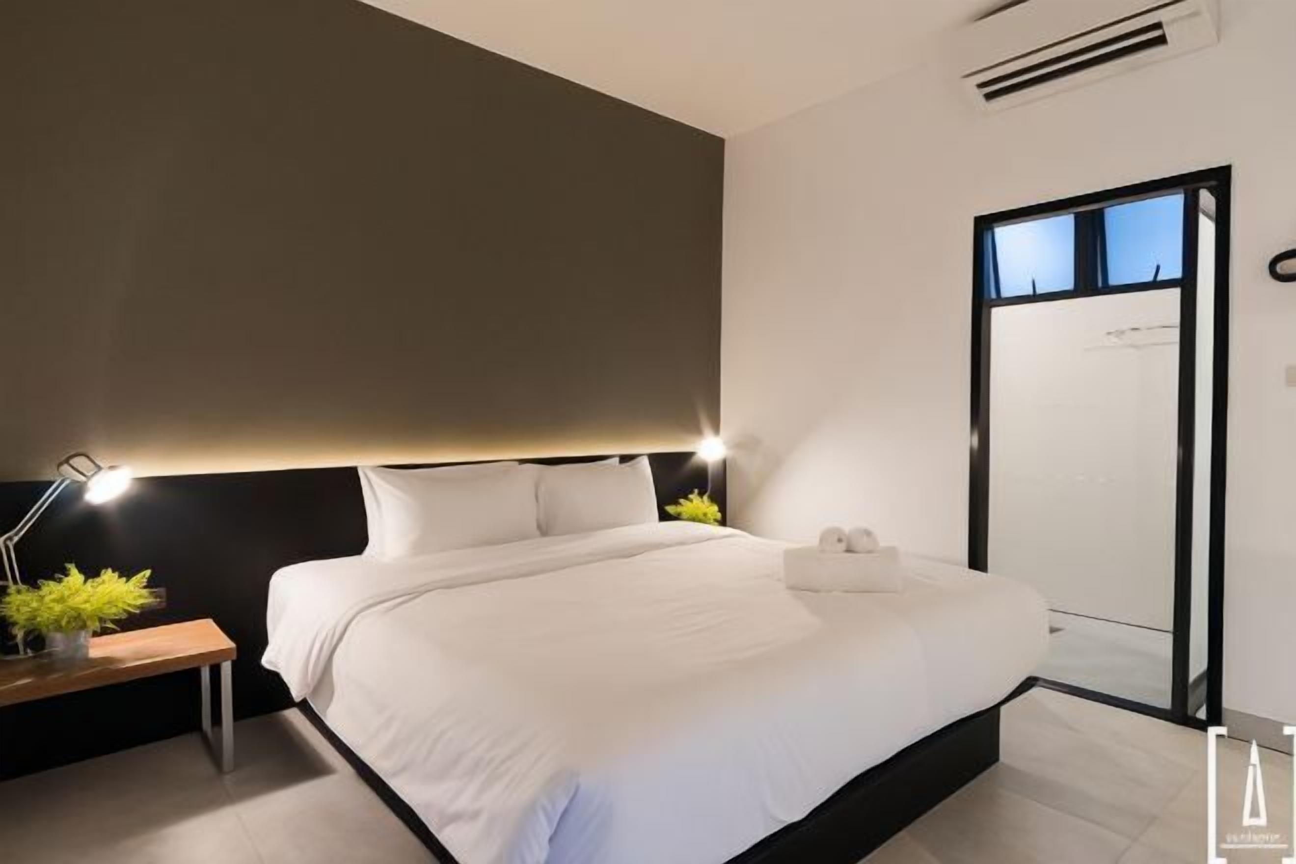 In-room safe, desk, blackout drapes, free WiFi