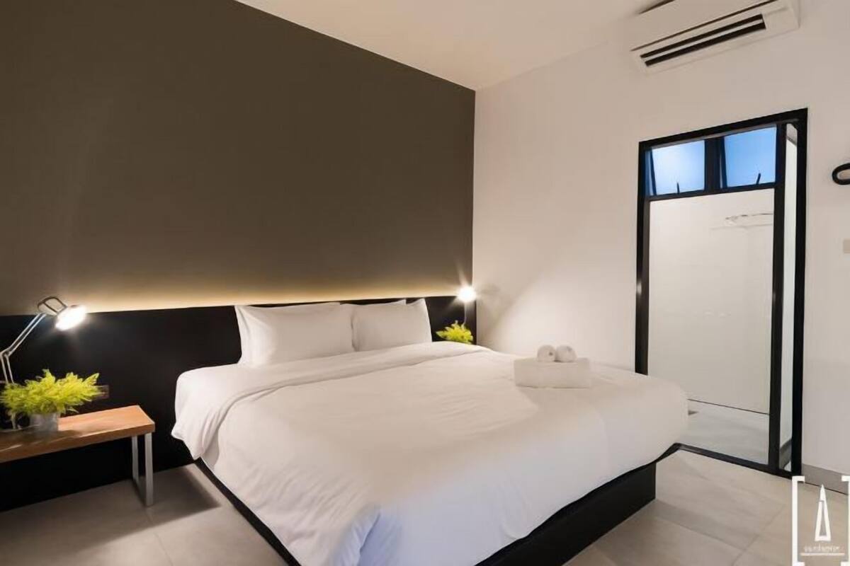 In-room safe, desk, blackout curtains, free WiFi