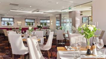 Breakfast, lunch, dinner served; international cuisine