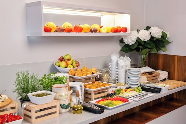 Daily buffet breakfast for a fee