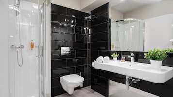 Artículos de tocador gratuitos, secador de pelo, toallas