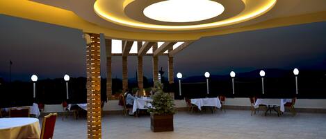 Breakfast, lunch, dinner served; Turkish cuisine