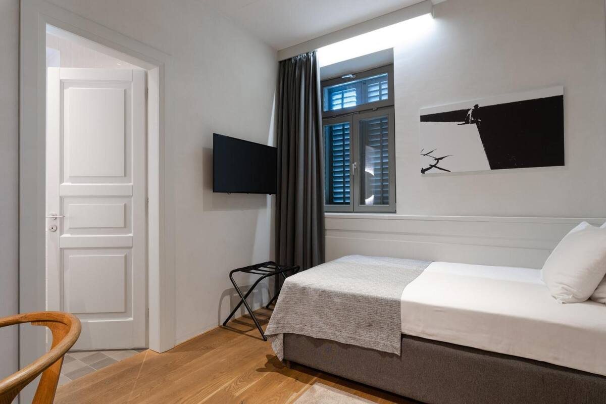 minibar, in-room safe, desk, laptop workspace