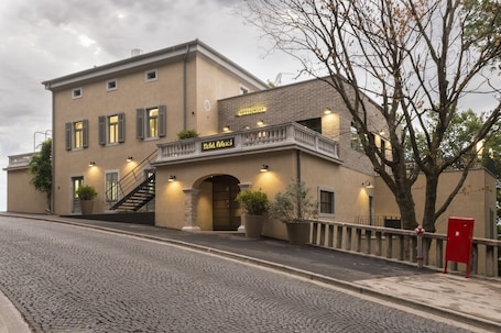 Fachada de la propiedad. Hotel Peteani