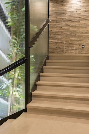 Escaleras. Hotel Peteani