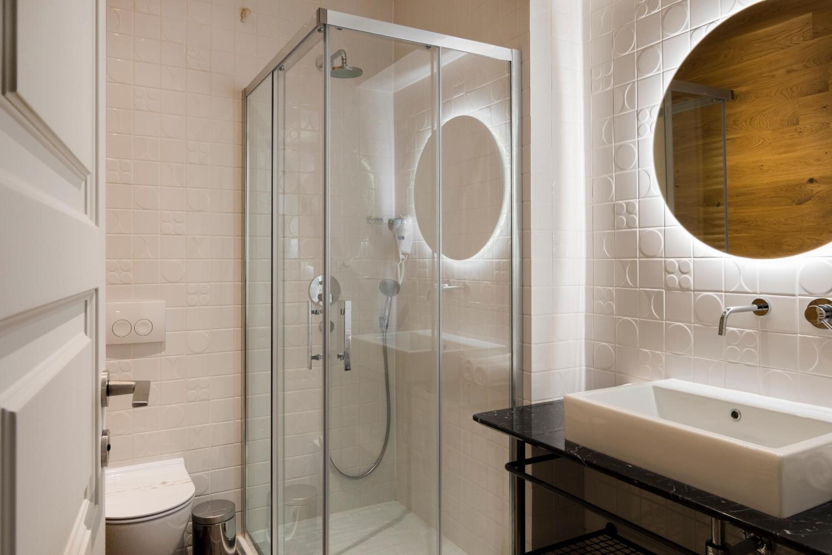 shower, free toiletries, hair dryer, slippers