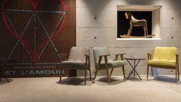 Siddeområde i lobbyen