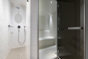 Shower, free toiletries, hair dryer, slippers - Hotel Peteani (Labin)