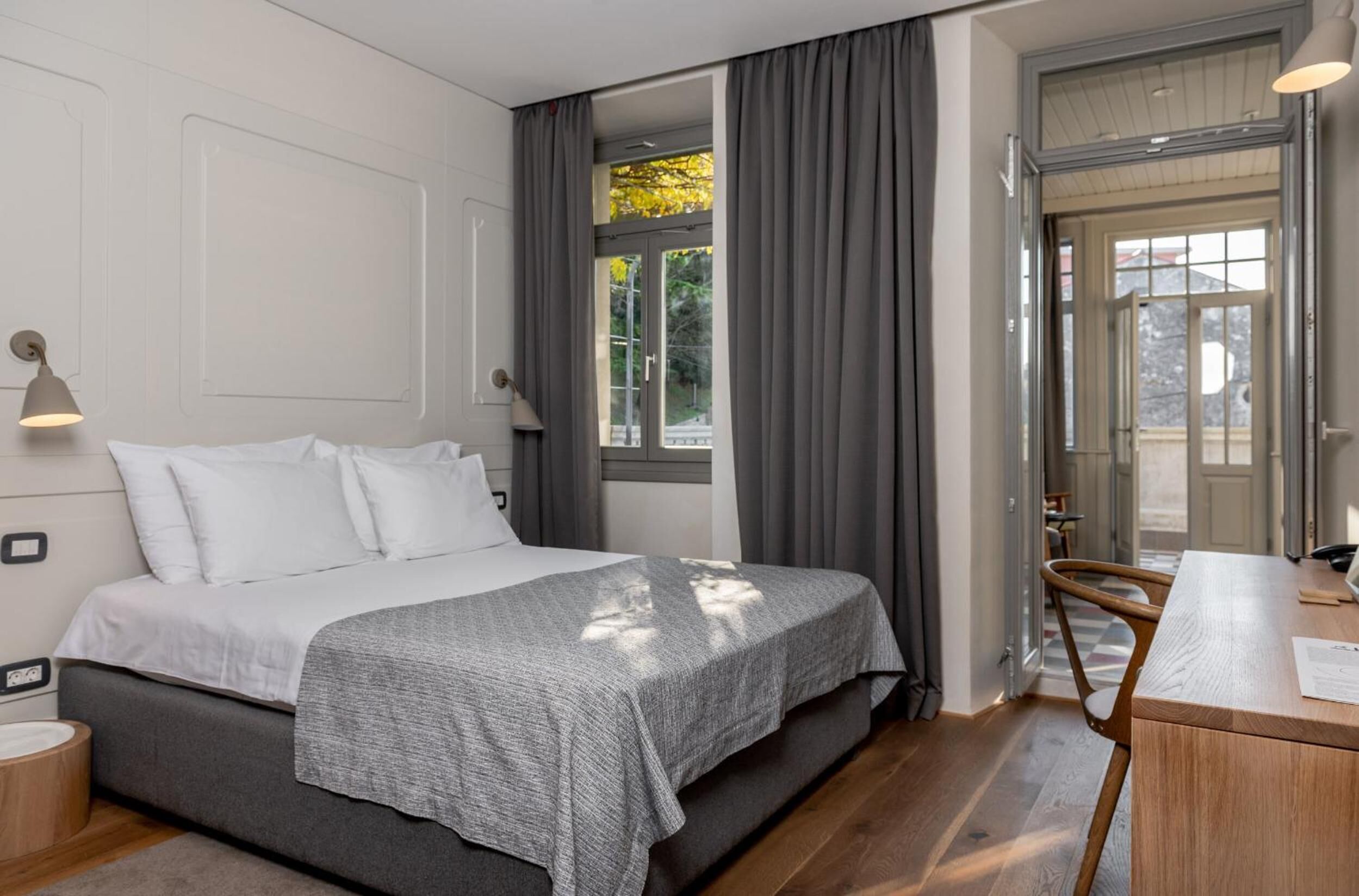 minibar, in-room safe, desk, laptop workspace