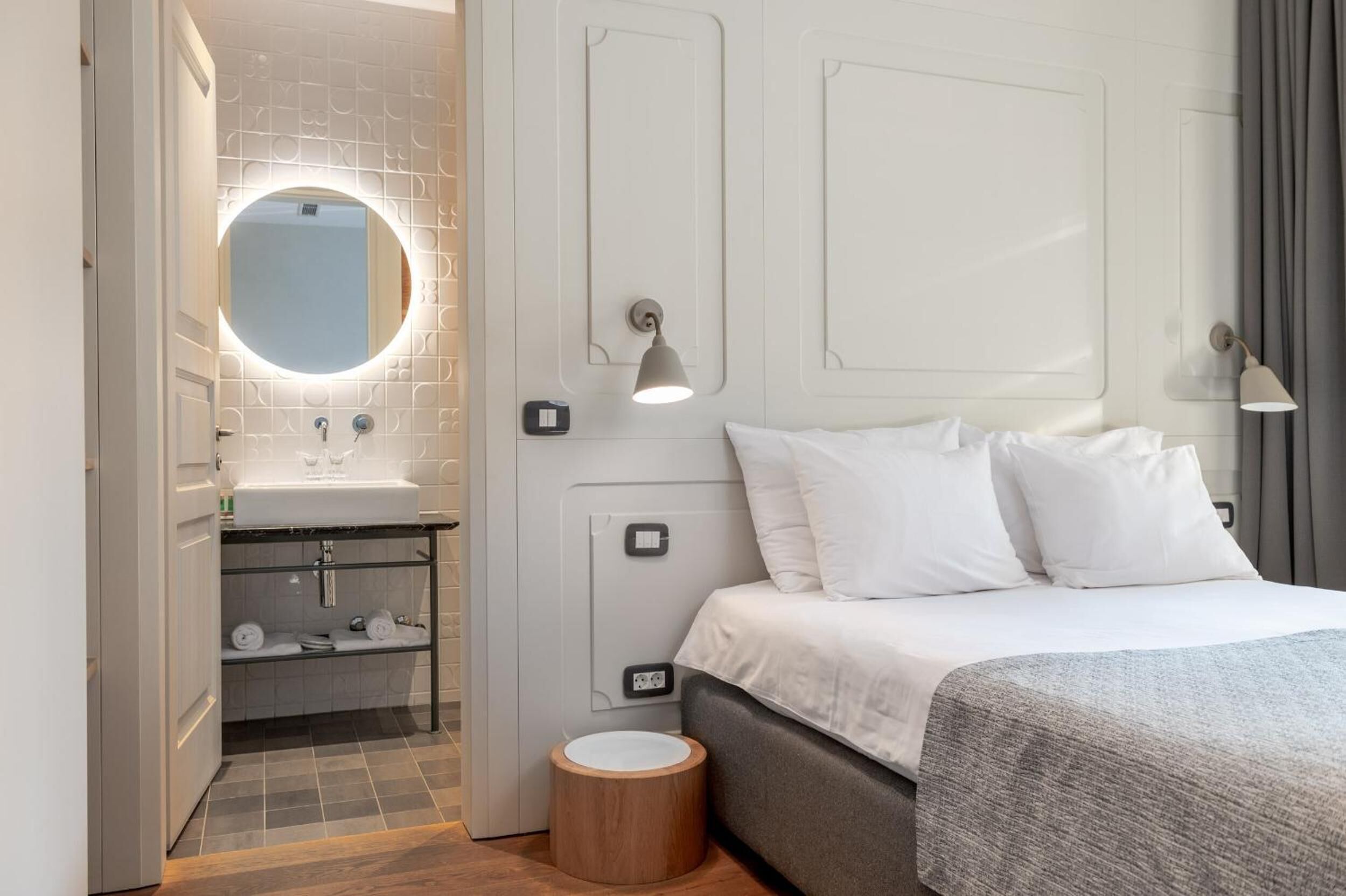 minibar, in-room safe, desk, laptop workspace