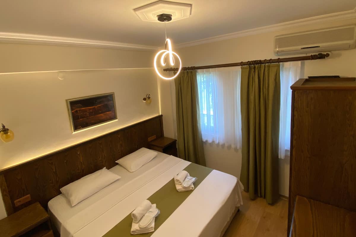 suit room 2 person | minibar, iron/ironing board, free wifi, bed sheets