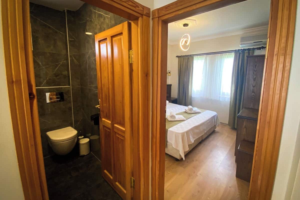 suit room 3 person | minibar, iron/ironing board, free wifi, bed sheets
