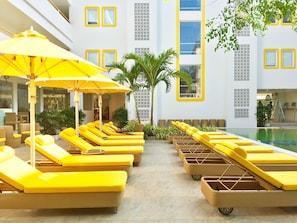 Utendørsbasseng og bassengparasoller