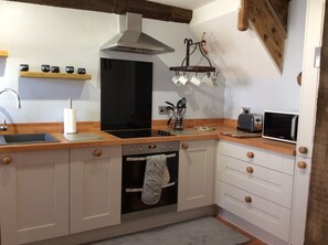 Cottage, 2 Bedrooms | Private kitchen
