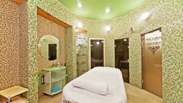 Turkish bath/hammam, aromatherapy, massages