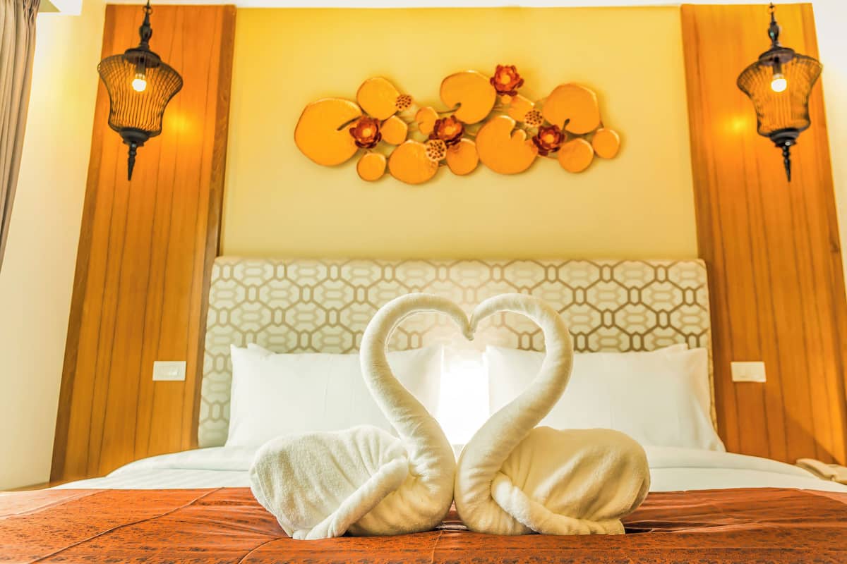 Premier Double Room | Premium bedding, down comforters, in-room safe, individually decorated