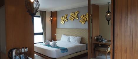 Premier Double Room | Premium bedding, down comforters, in-room safe, individually decorated