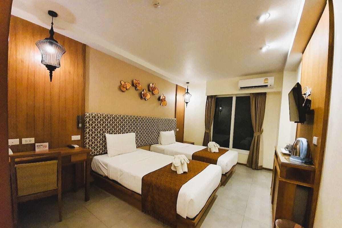 标准双床房 | 高档床上用品、羽绒被、客房内保险箱、特色装修