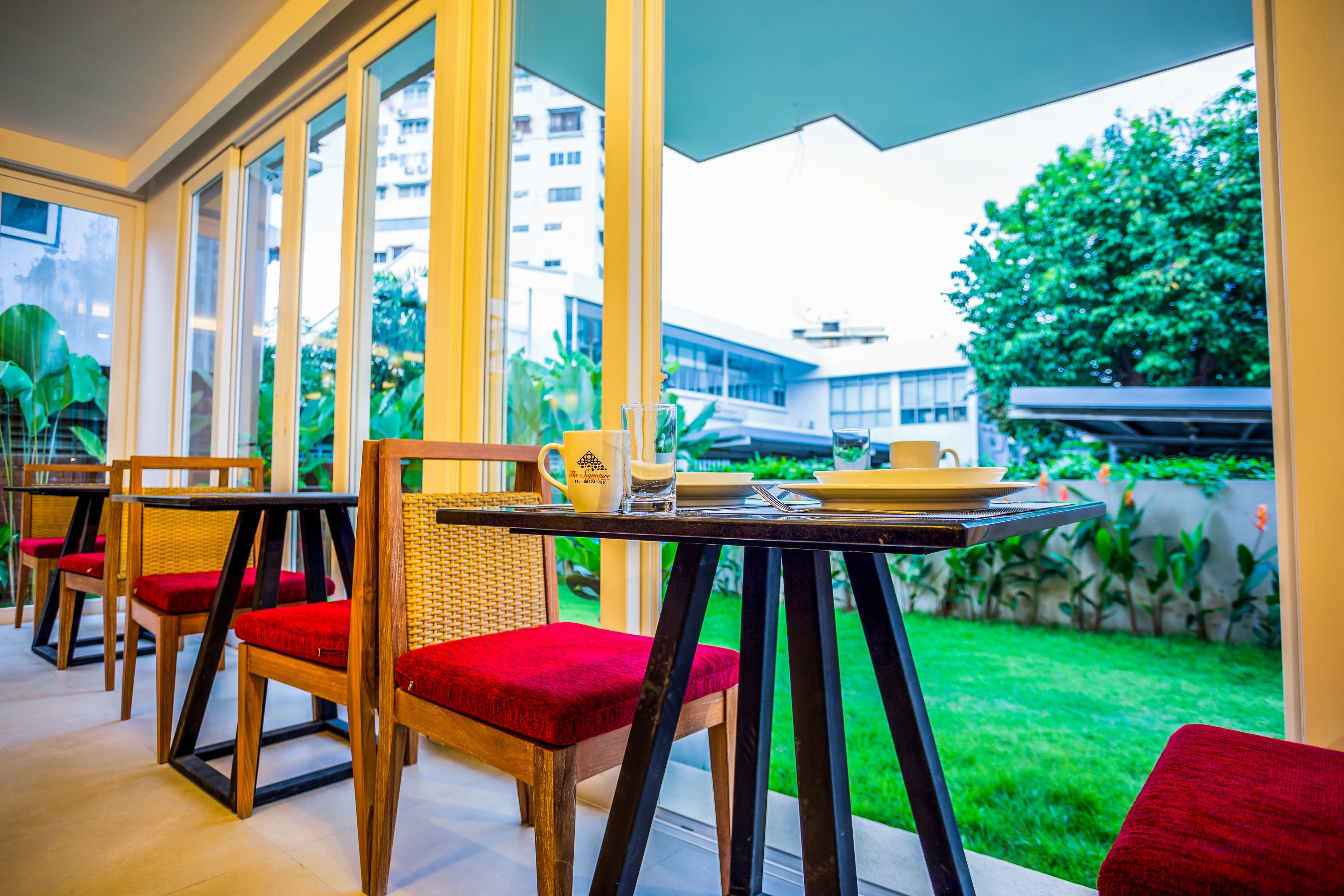 Frühstück, lokale und internationale Küche