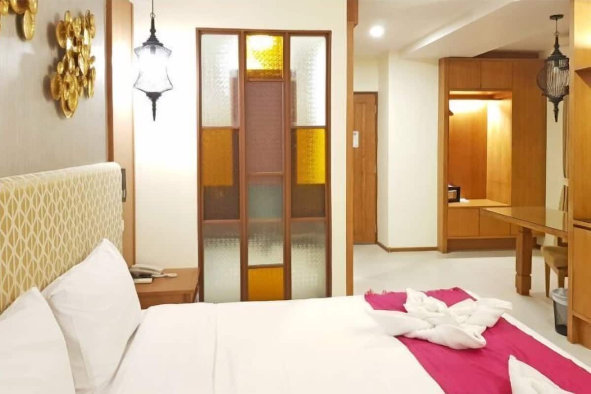 尊贵双人房 | 高档床上用品、羽绒被、客房内保险箱、特色装修