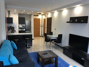 Deluxe Apartment (Bandurskiego 95) | Private kitchenette | Fridge, oven, stovetop, espresso maker - JAB Apartments Panoramika i Bandurskiego (Szczecin)