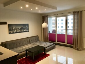 Deluxe-Apartment (Bandurskiego 95) | Individuell dekoriert, schallisolierte Zimmer, Bügeleisen/Bügelbrett