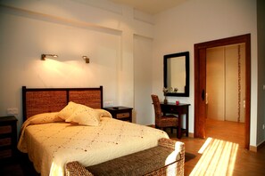 Bureau, chambres insonorisées, lits pliants/supplémentaires