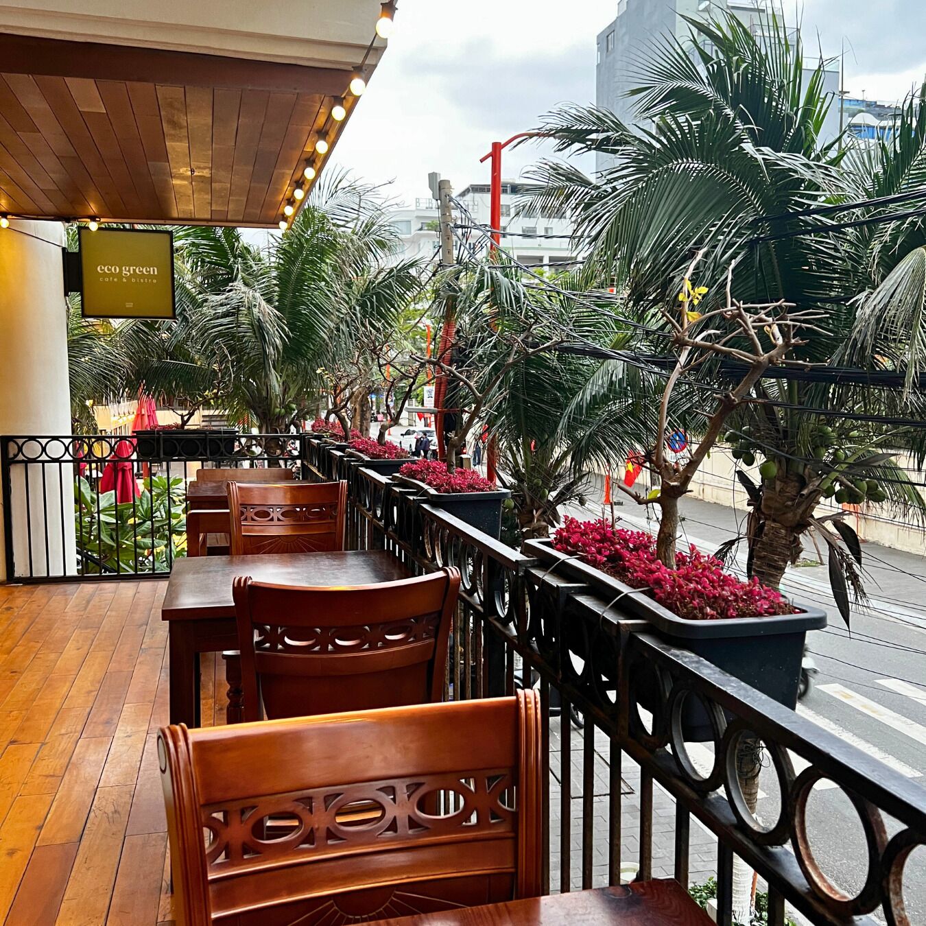 Breakfast, lunch, dinner served; local and international cuisine 