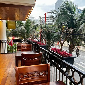 Frühstück, Mittagessen, Abendessen, lokale und internationale Küche