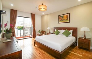 Eco Suite with Balcony | 미니바, 객실 내 금고, 책상, 노트북 작업 공간