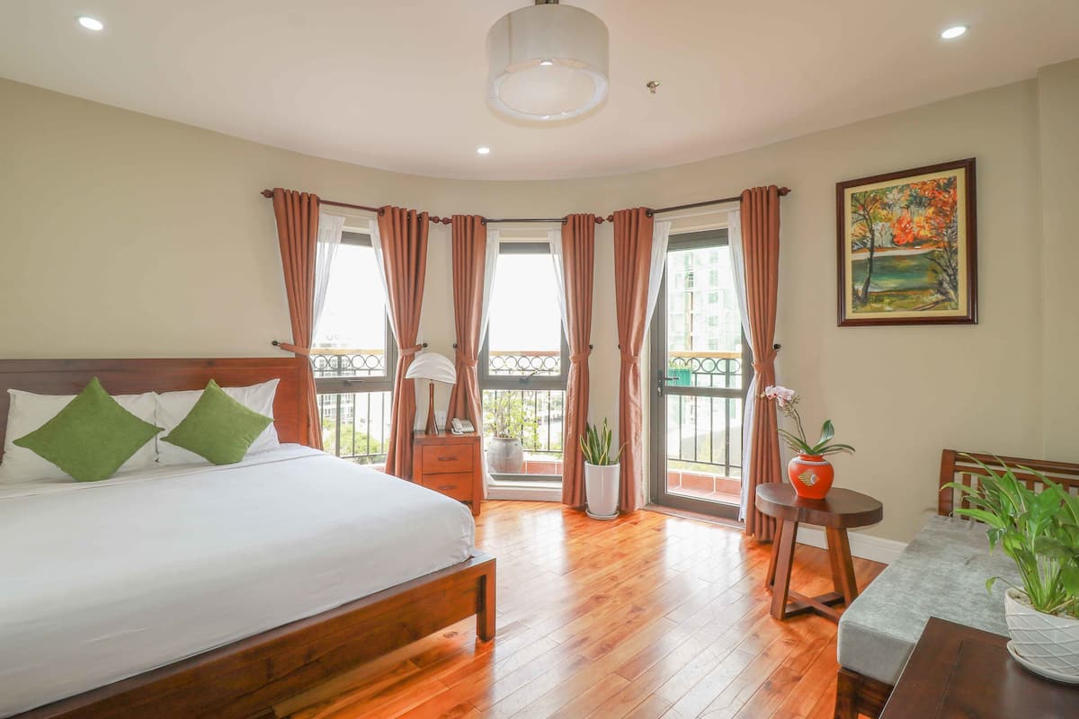 Eco Cosy with Balcony | Minibar, una cassaforte in camera, una scrivania, postazione laptop