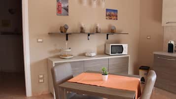 Camera Classic con letto matrimoniale o 2 letti singoli | Cucina condivisa | Mini-frigorifero, piano cottura, macchina per caffè espresso
