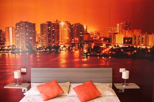 Quarto casal | Roupas de cama premium, cortinas blackout, Wi-Fi de cortesia