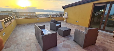 Panoramic Loft, 1 Bedroom | Terrace/patio. Around The World
