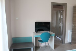 Habitación estándar doble, vistas a la ciudad | Servicio de la habitación