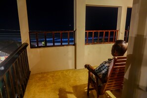 Habitación cuádruple Deluxe, vistas a la playa | Vistas del balcón