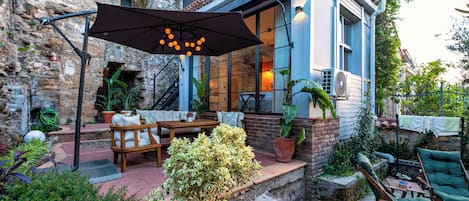 Quarto casal panorâmico, 1 cama King, terraço, vista para o mar | Terraço/pátio