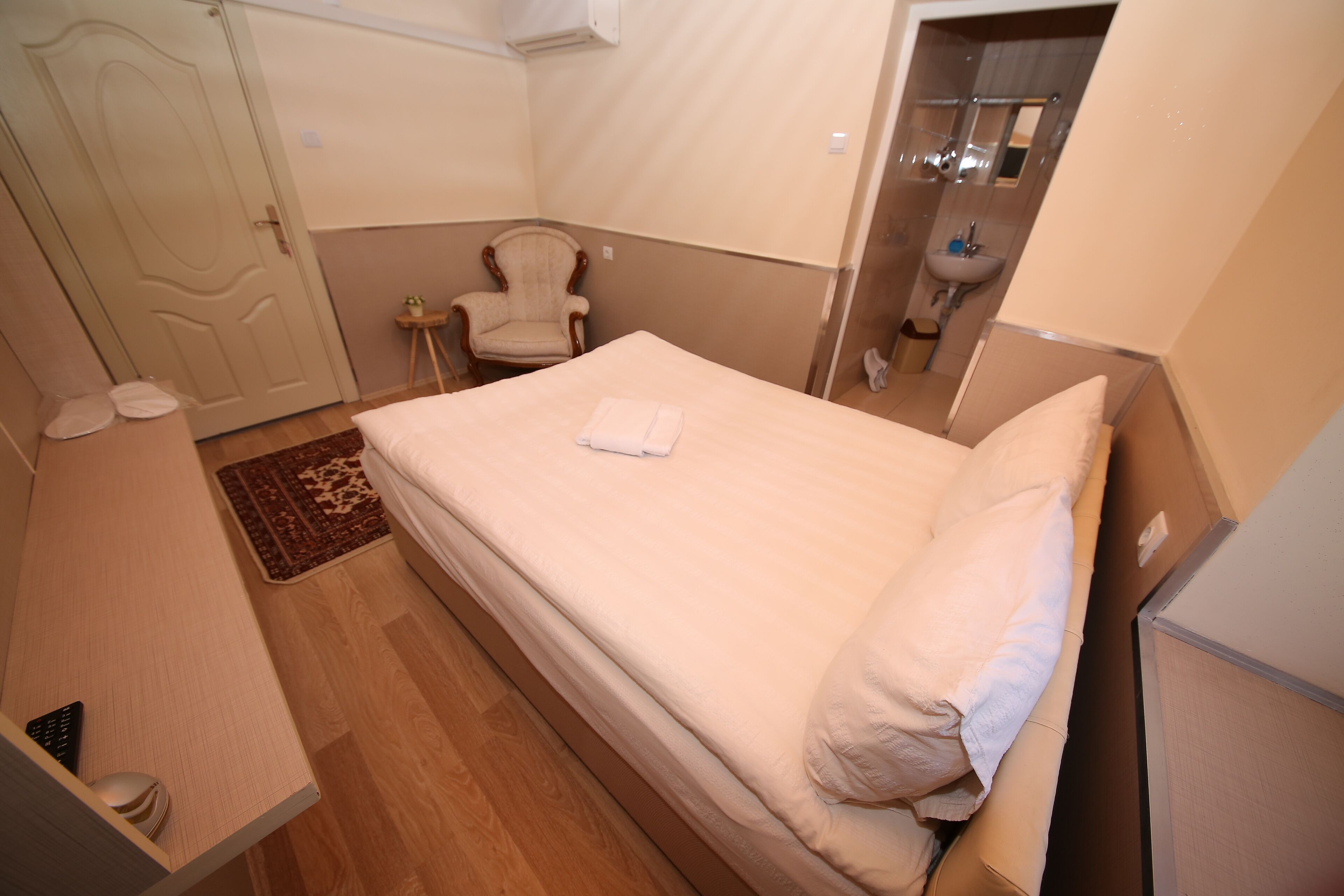 standard double room, 2 bedrooms | 1 bedroom, premium bedding, desk, soundproofing