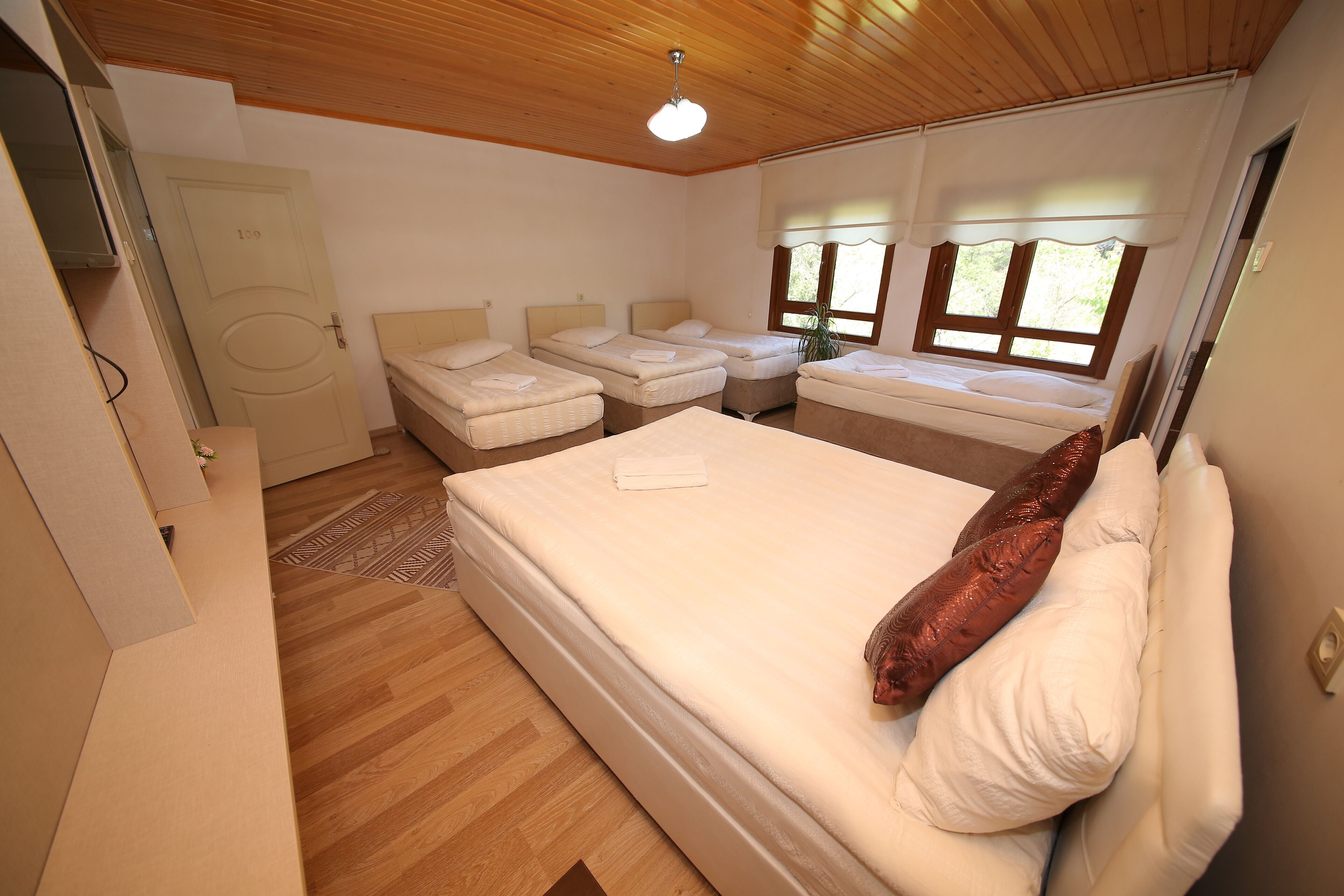 Standard Room, 6 Bedrooms | Premium bedding, desk, soundproofing, free WiFi