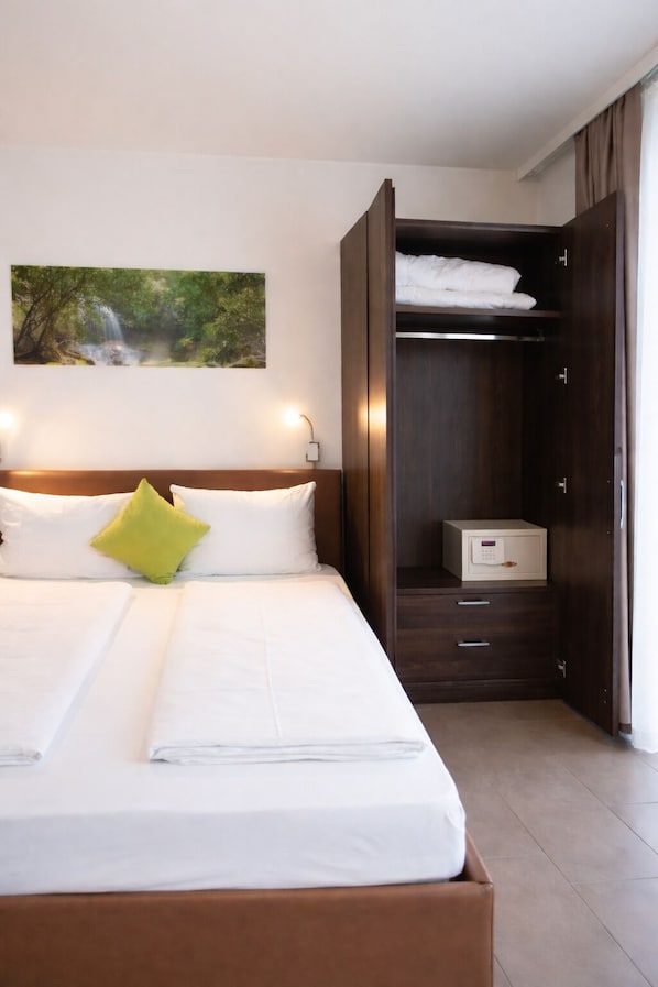 Estudio, 1 cama Queen size y sofá cama | Caja de seguridad en la habitación y insonorización 