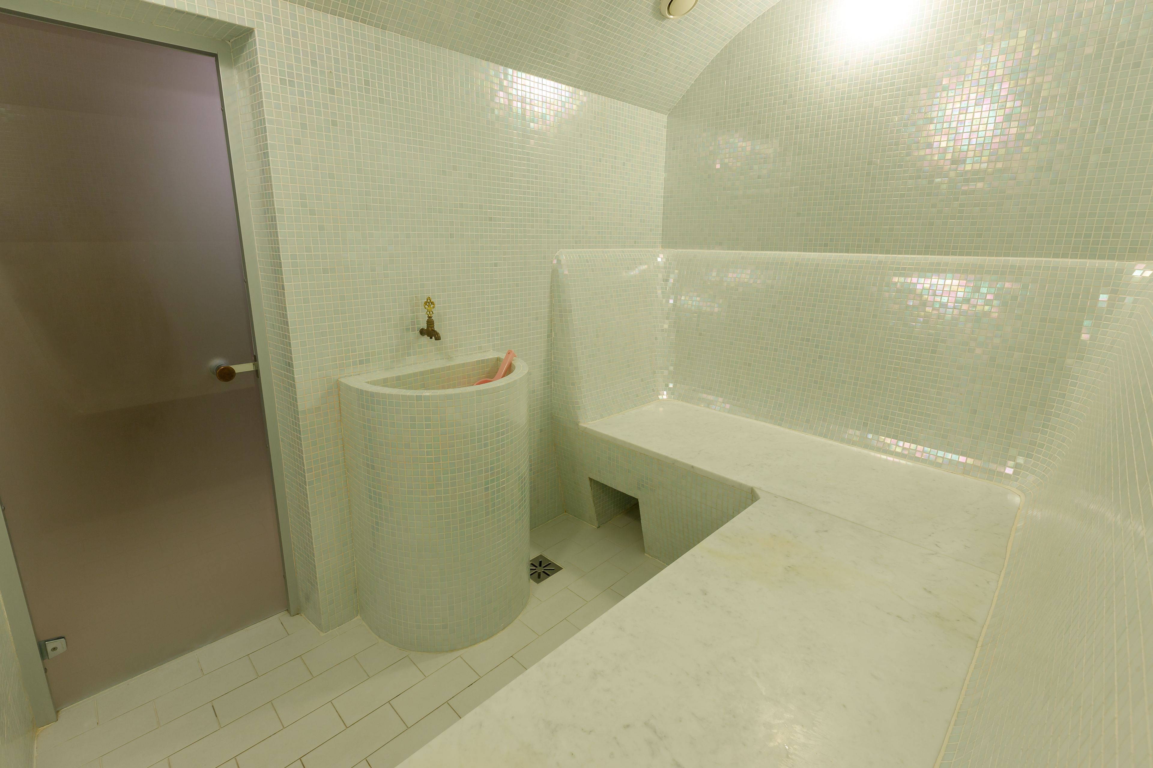 Turkish bath/hammam, body treatments, facials, manicures and pedicures