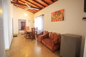 Villa familiale, 3 chambres, vue sur la mer, face à la mer | Repas dans la chambre