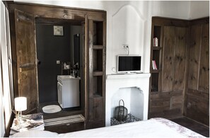 Roupas de cama premium, escrivaninha, quartos à prova de som