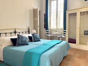 Deluxe-Doppel- oder -Zweibettzimmer, mit Bad | Daunenbettdecken, Minibar, Zimmersafe, individuell dekoriert