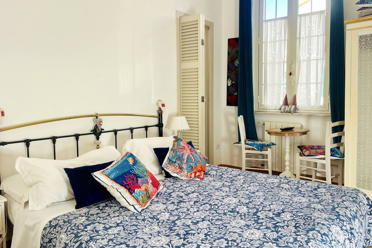 Deluxe Double or Twin Room, Ensuite | Down comforters, minibar, in-room safe, desk