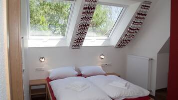 Standardzimmer, 2 Schlafzimmer, Gartenblick (4) | Kostenloses WLAN, Bettwäsche